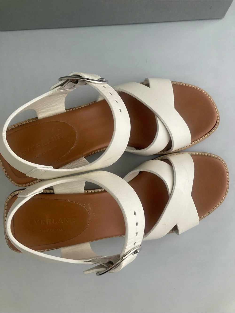 Everlane Buckle Block Heel Sandals in Size 8 White Leather - Picture 2 of 5
